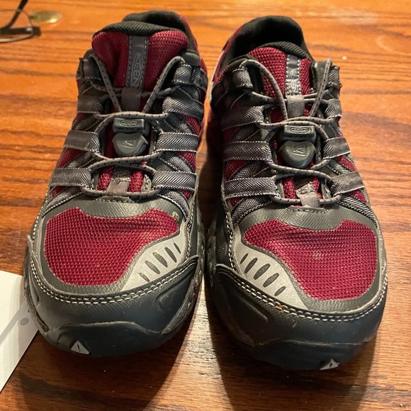 Keen Shoes Keen Tennis Shoes Size 6 In Maroon And Gray Poshmark